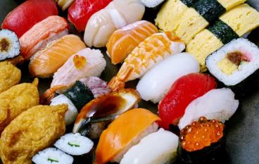 Советник Трампа подвергся оскорблениям после покупки суши